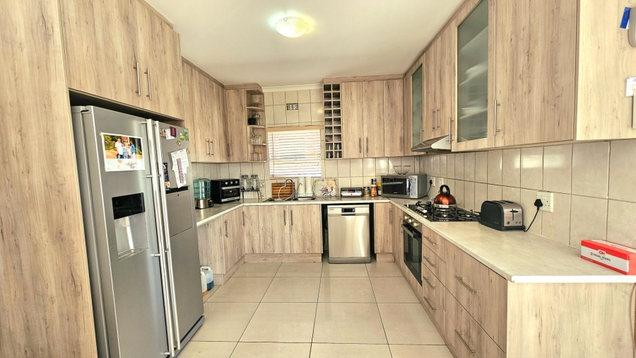 4 Bedroom Property for Sale in Sandbaai Western Cape